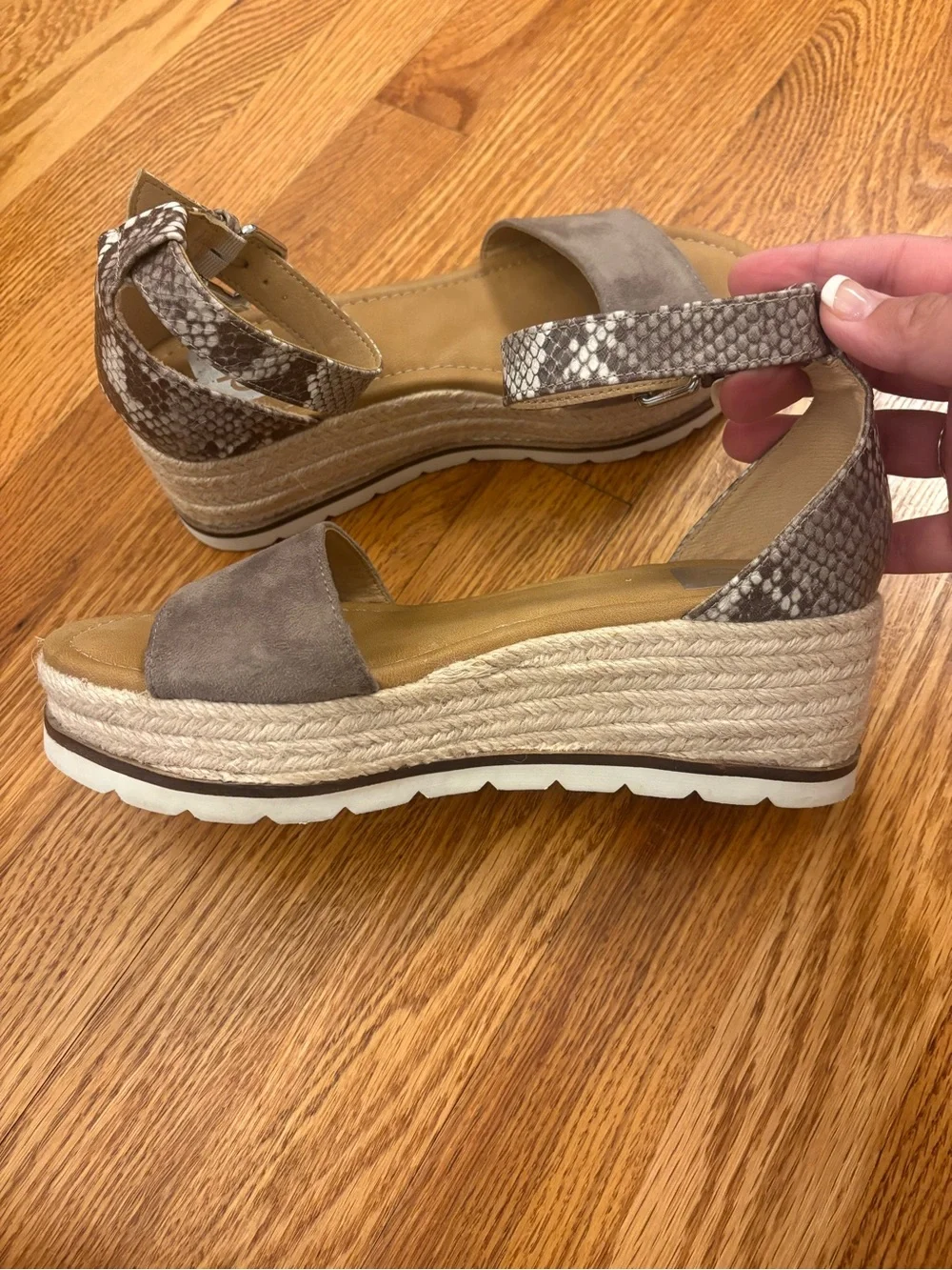 Dolce Vita Wedge Espadrille Sandal 6.5 Gray Suede Snake Print Ankle Strap